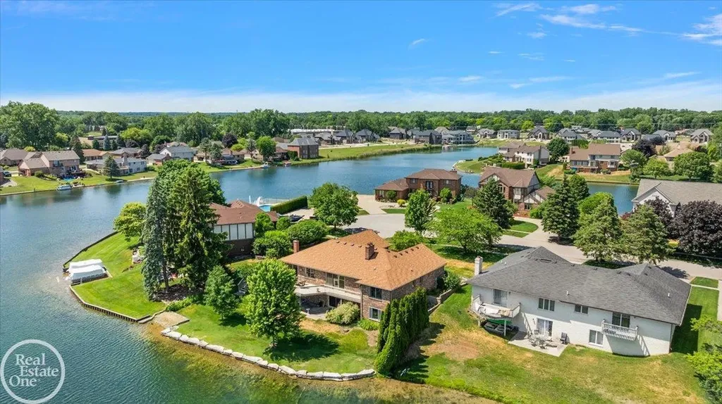 3286 Sandy Pt. Drive Shelby Charter Township MI 48316