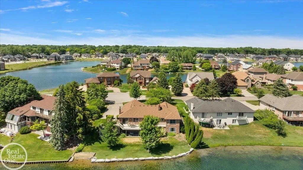 3286 Sandy Pt. Drive Shelby Charter Township MI 48316