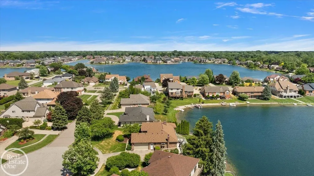 3286 Sandy Pt. Drive Shelby Charter Township MI 48316