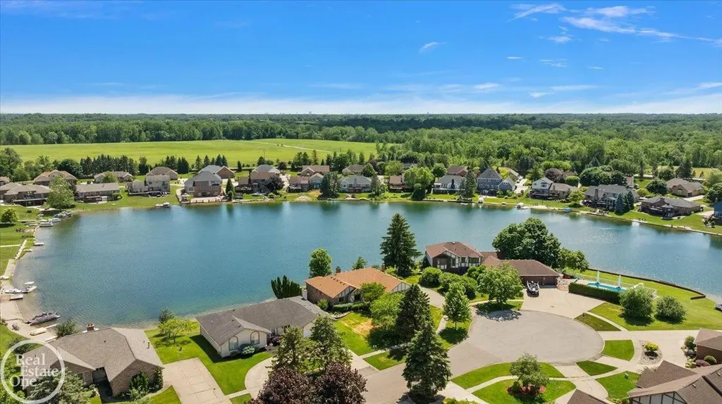 3286 Sandy Pt. Drive Shelby Charter Township MI 48316
