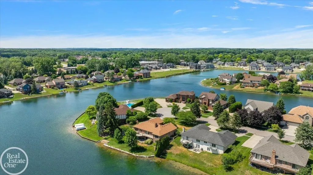 3286 Sandy Pt. Drive Shelby Charter Township MI 48316