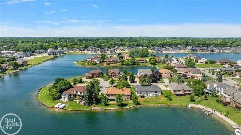 3286 Sandy Pt. Drive Shelby Charter Township MI 48316