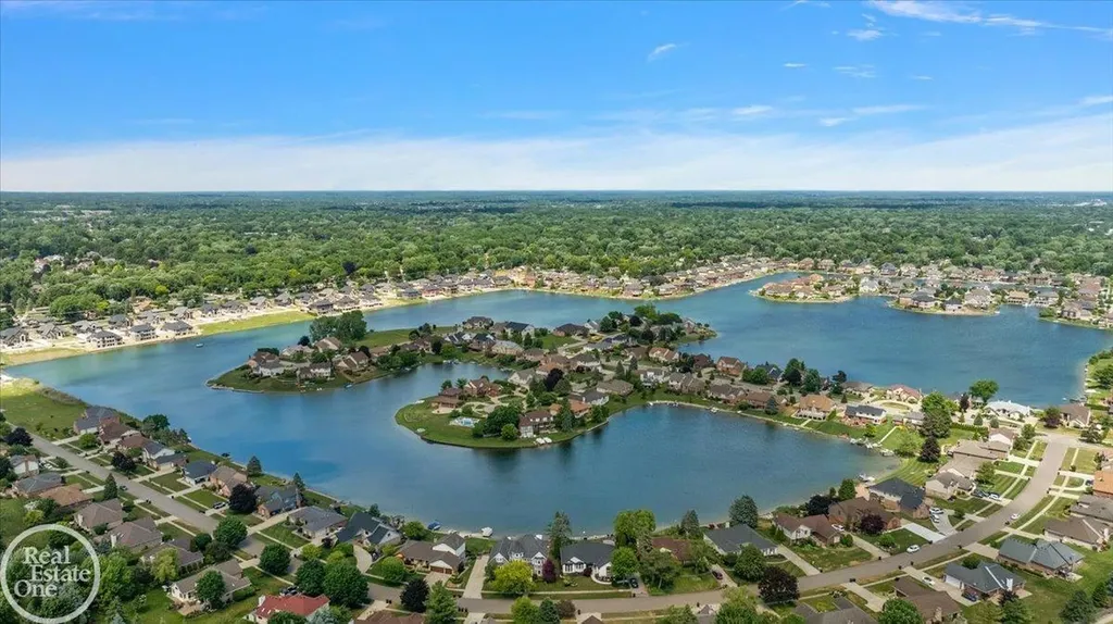 3286 Sandy Pt. Drive Shelby Charter Township MI 48316