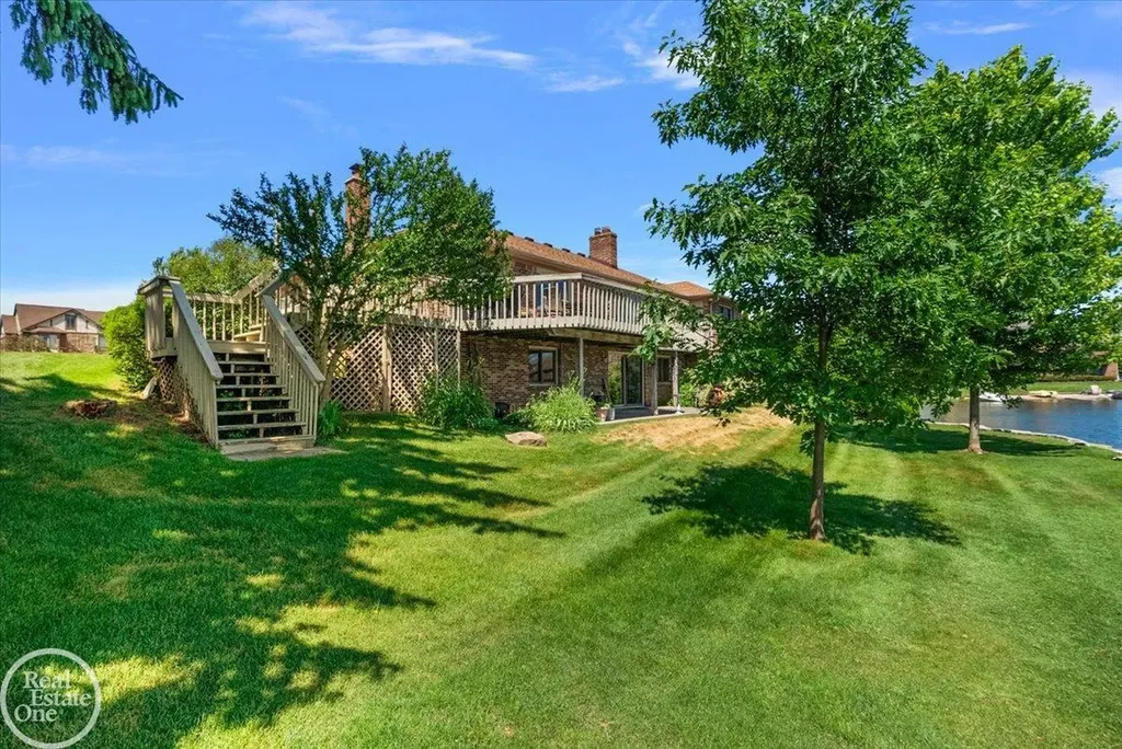 3286 Sandy Pt. Drive Shelby Charter Township MI 48316