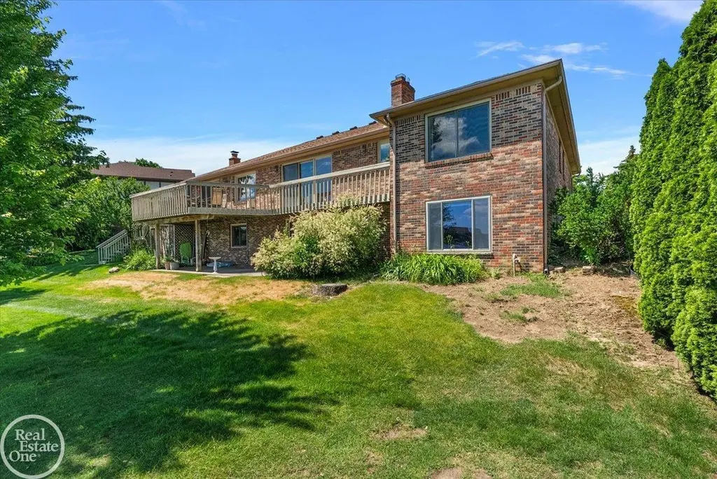 3286 Sandy Pt. Drive Shelby Charter Township MI 48316