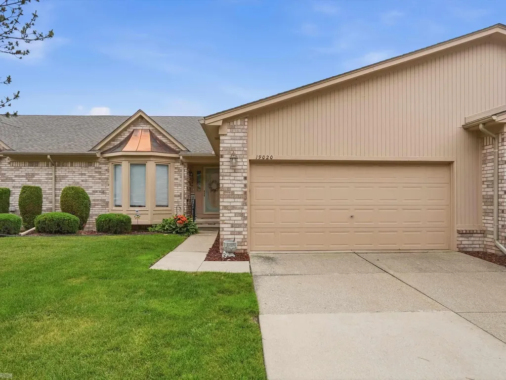19020 Carmelo Drive Clinton Charter Township MI 48038