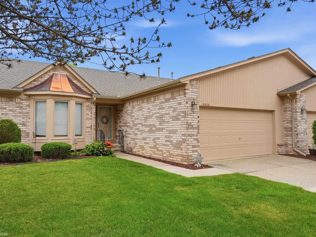 19020 Carmelo Drive Clinton Charter Township MI 48038