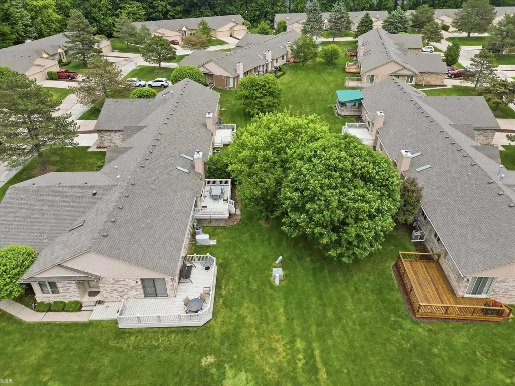 19020 Carmelo Drive Clinton Charter Township MI 48038