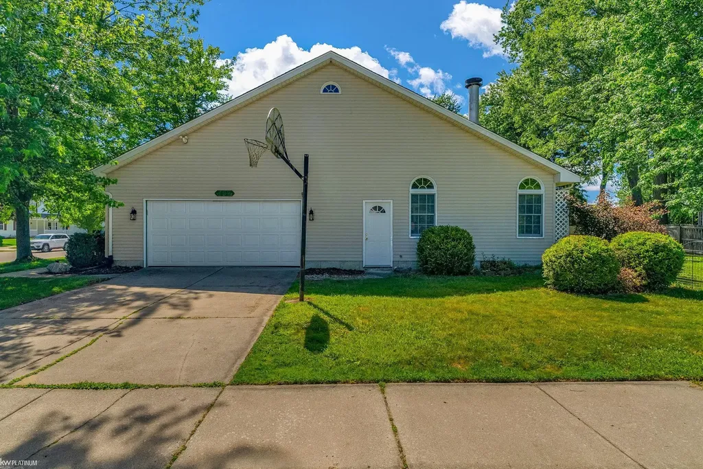 702 4th Street Marysville City MI 48040