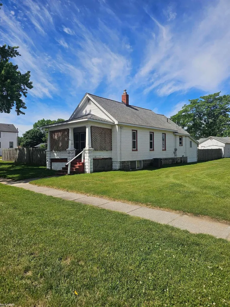 1819 10th Street Port Huron City MI 48060
