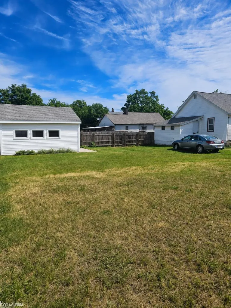 1819 10th Street Port Huron City MI 48060