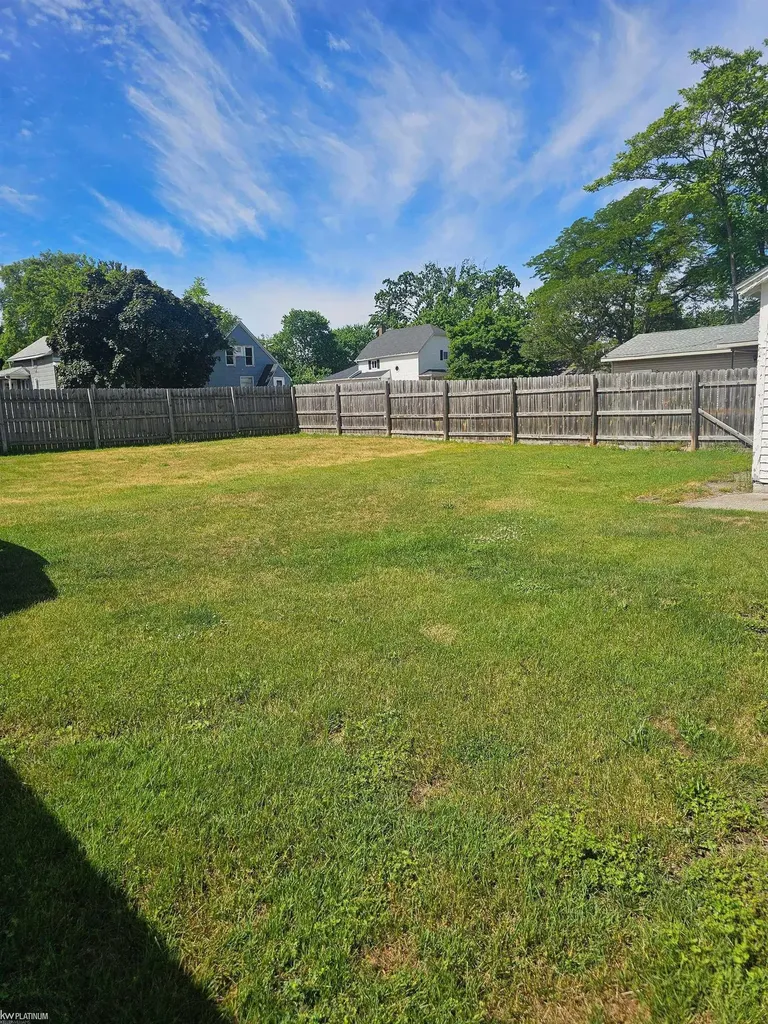 1819 10th Street Port Huron City MI 48060