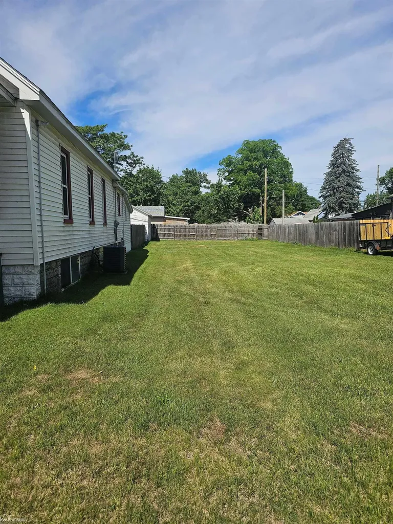 1819 10th Street Port Huron City MI 48060
