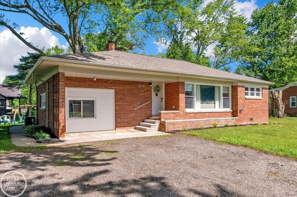 49741 Jefferson Avenue Chesterfield Township MI 48047
