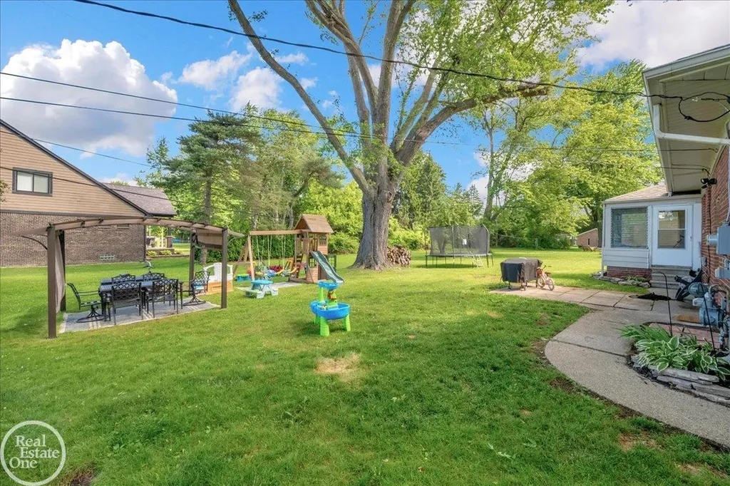 49741 Jefferson Avenue Chesterfield Township MI 48047