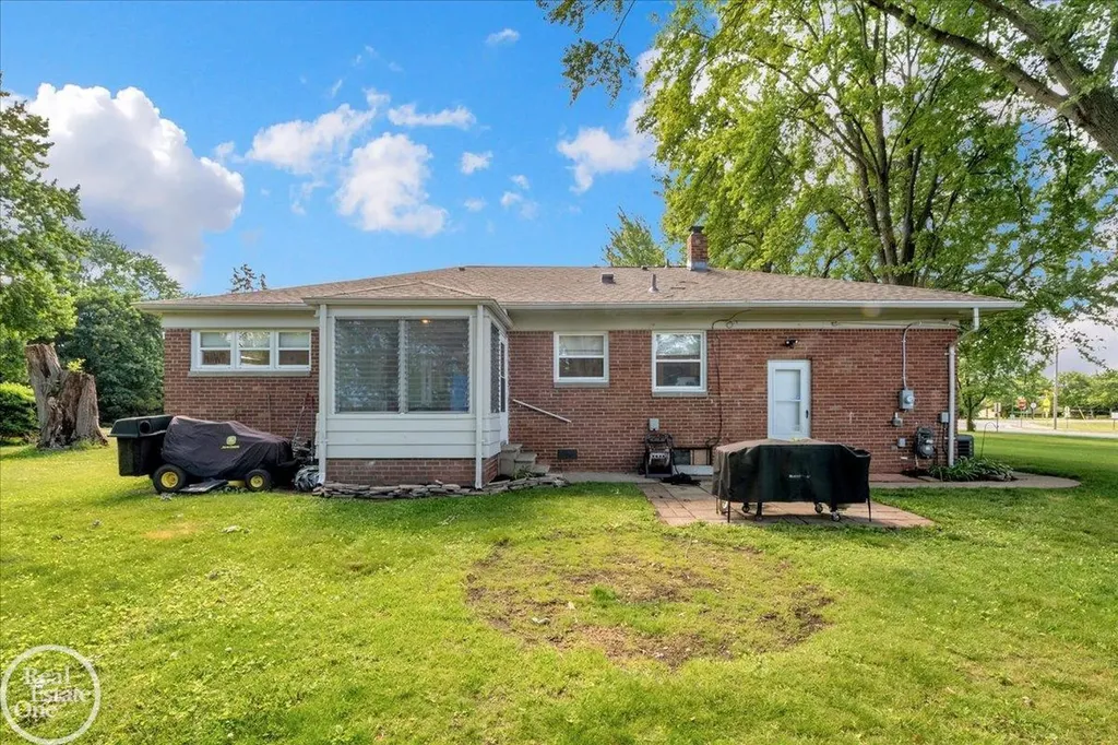 49741 Jefferson Avenue Chesterfield Township MI 48047