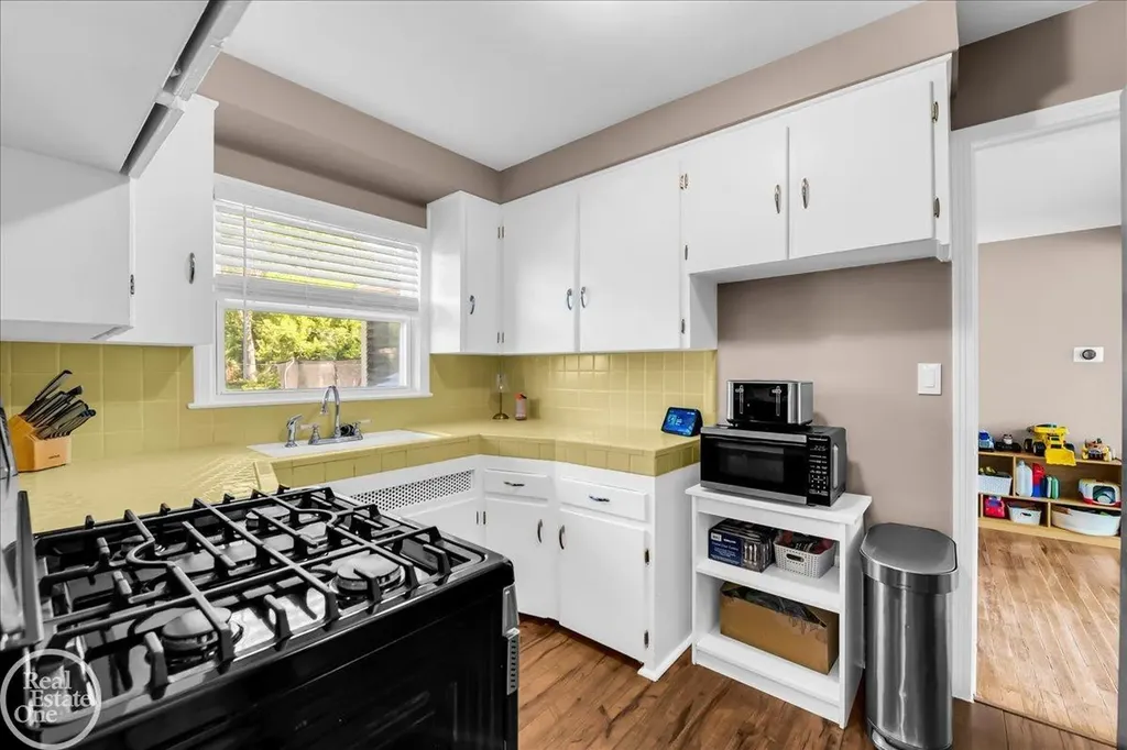 49741 Jefferson Avenue Chesterfield Township MI 48047