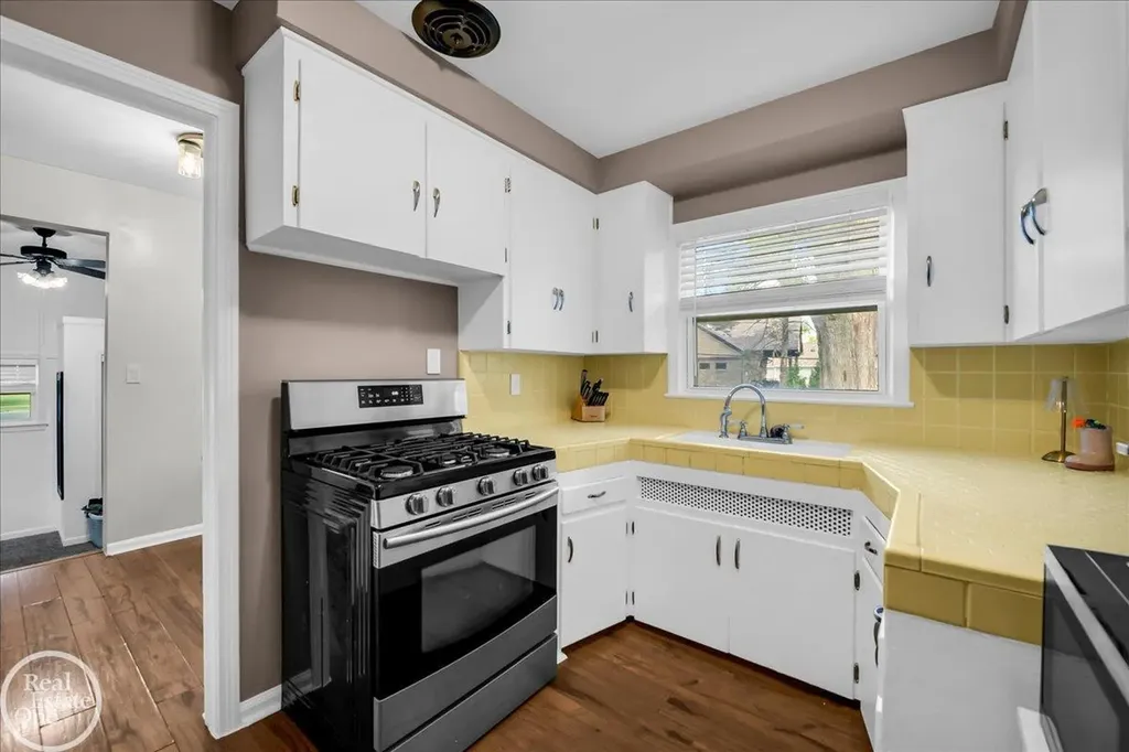 49741 Jefferson Avenue Chesterfield Township MI 48047
