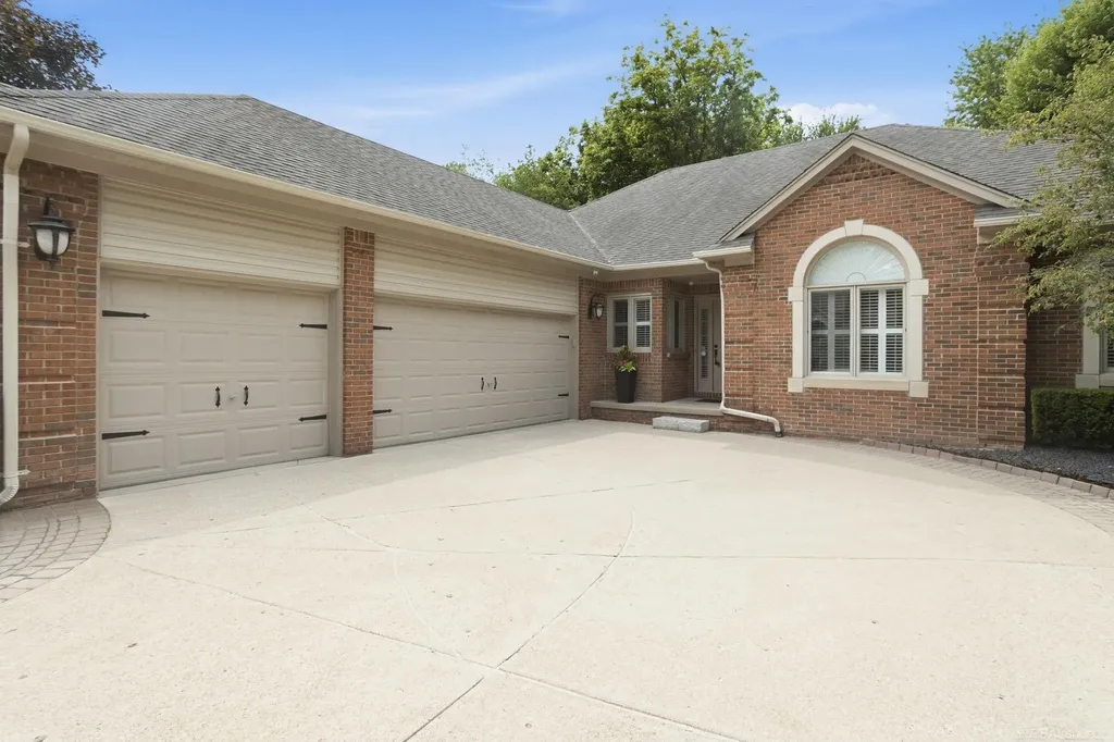 54501 Aurora Park Shelby Charter Township MI 48316