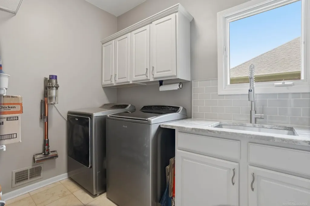 54501 Aurora Park Shelby Charter Township MI 48316