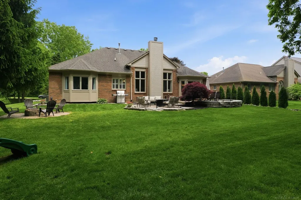 54501 Aurora Park Shelby Charter Township MI 48316