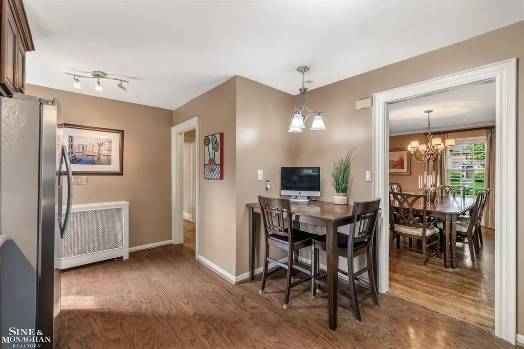 586 University Place Grosse Pointe City MI 48230