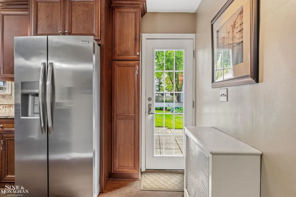 586 University Place Grosse Pointe City MI 48230