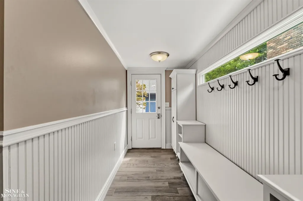 586 University Place Grosse Pointe City MI 48230