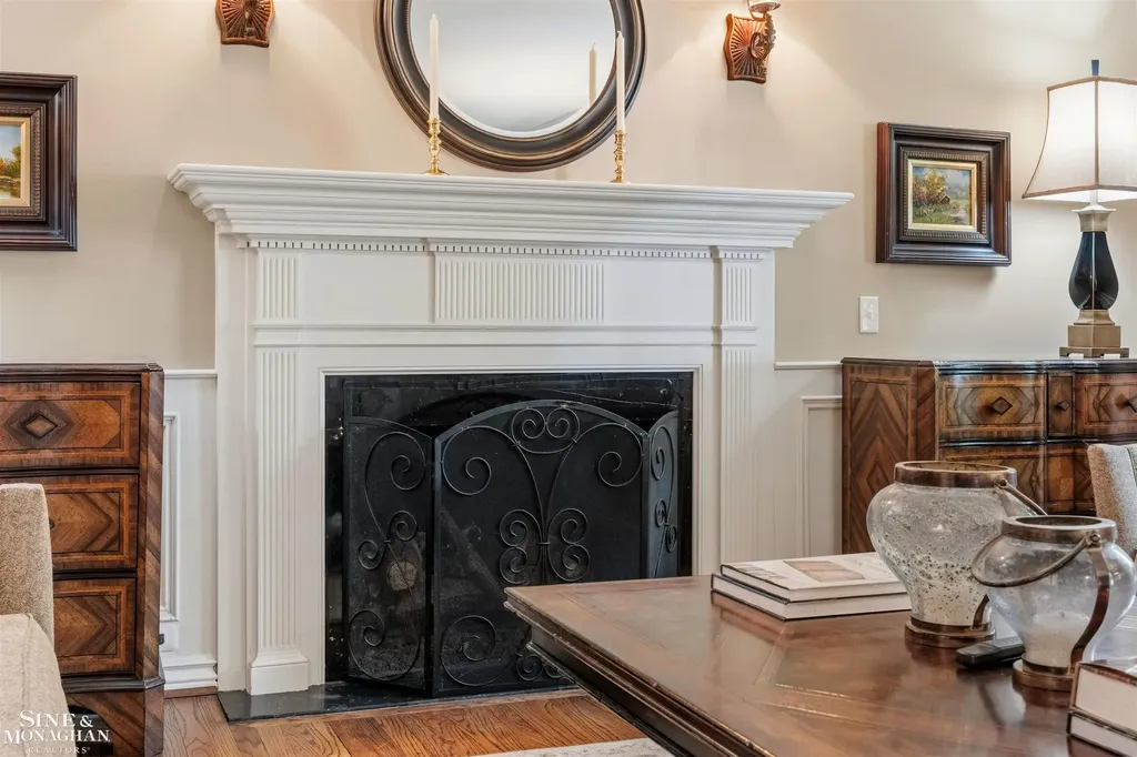 586 University Place Grosse Pointe City MI 48230