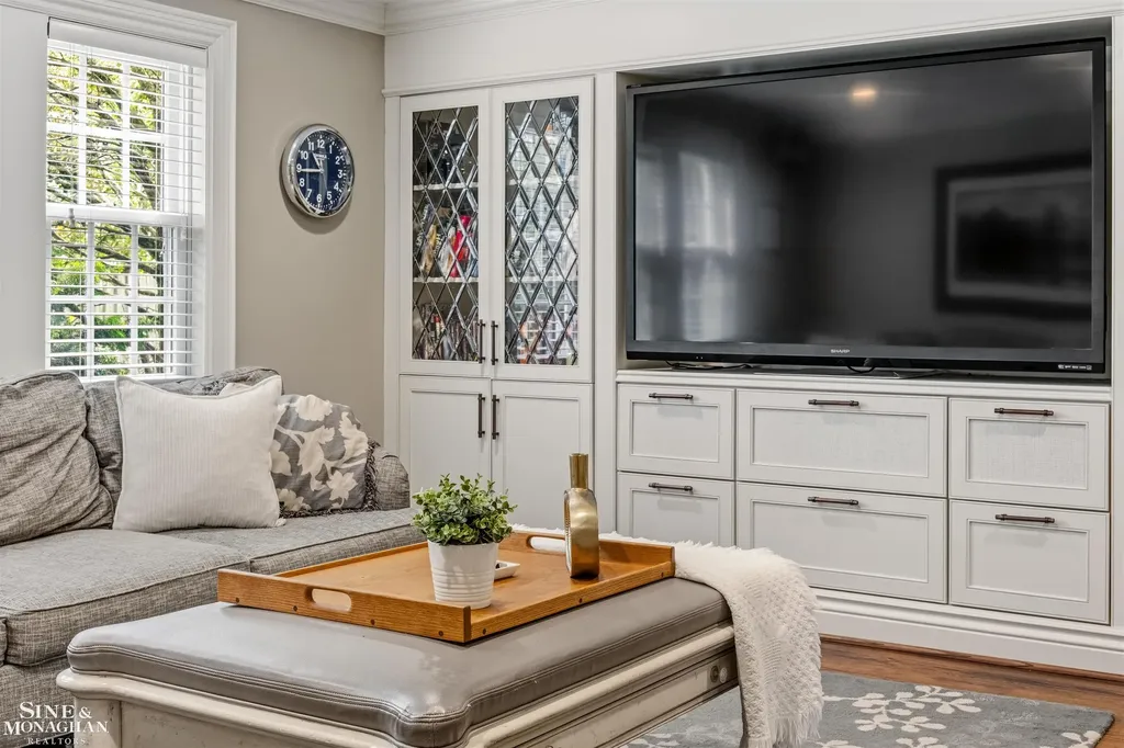 586 University Place Grosse Pointe City MI 48230