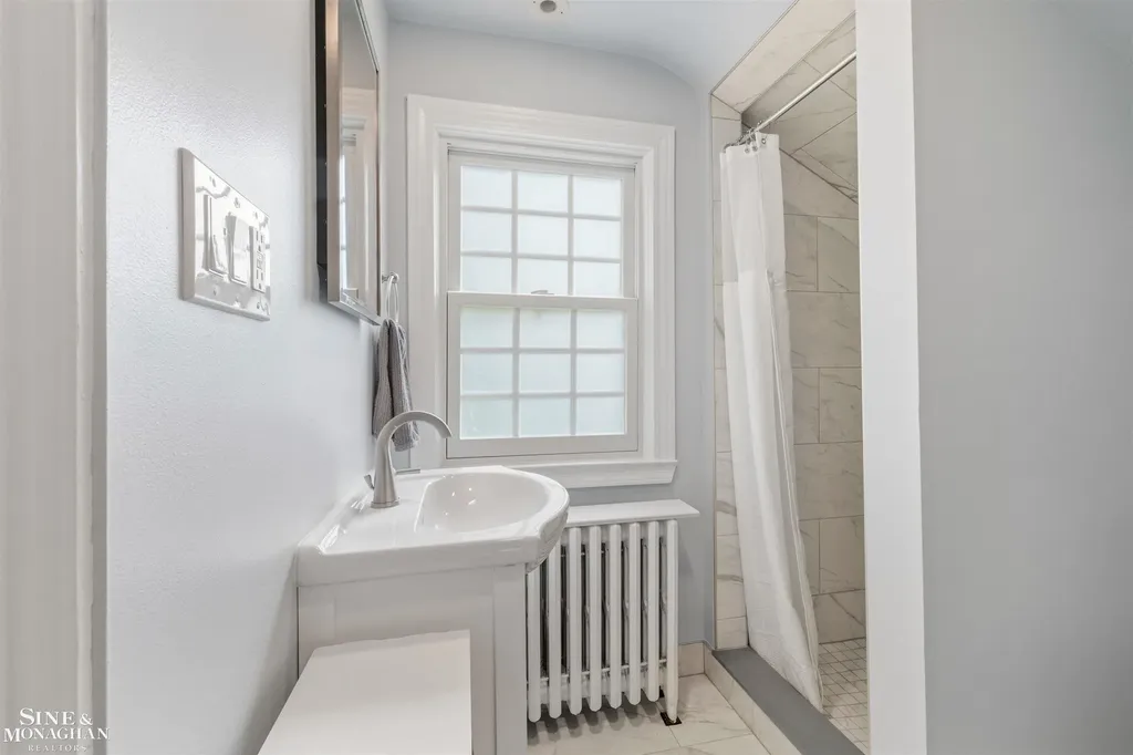 586 University Place Grosse Pointe City MI 48230