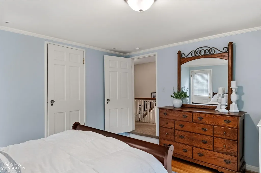 586 University Place Grosse Pointe City MI 48230