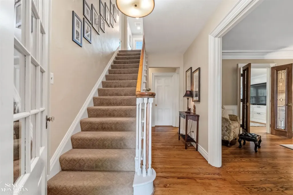 586 University Place Grosse Pointe City MI 48230