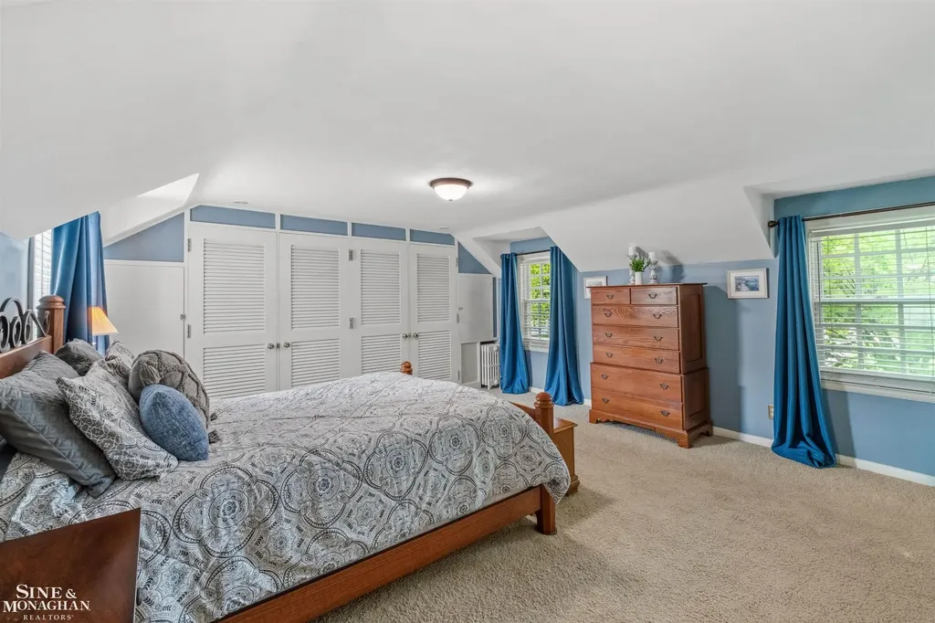 586 University Place Grosse Pointe City MI 48230