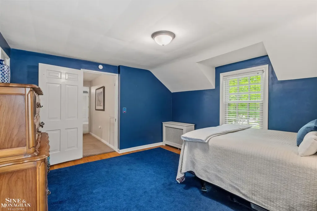 586 University Place Grosse Pointe City MI 48230