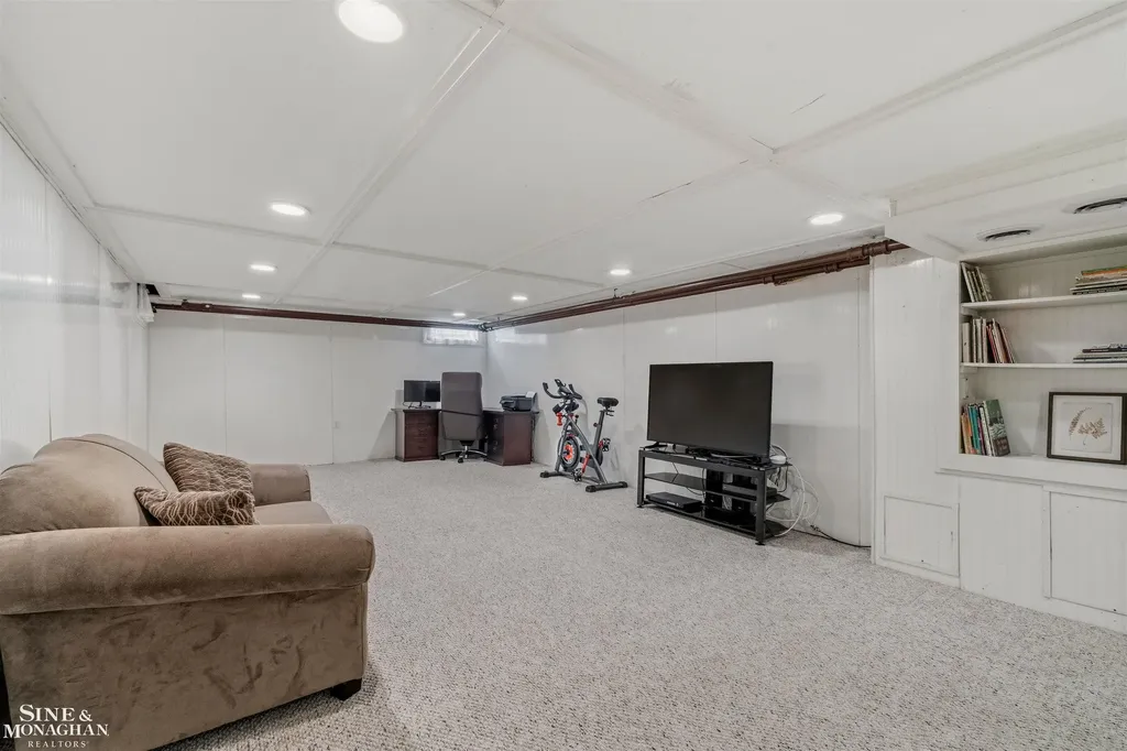 586 University Place Grosse Pointe City MI 48230