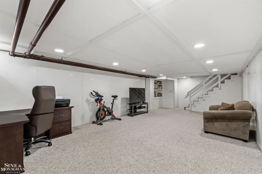 586 University Place Grosse Pointe City MI 48230
