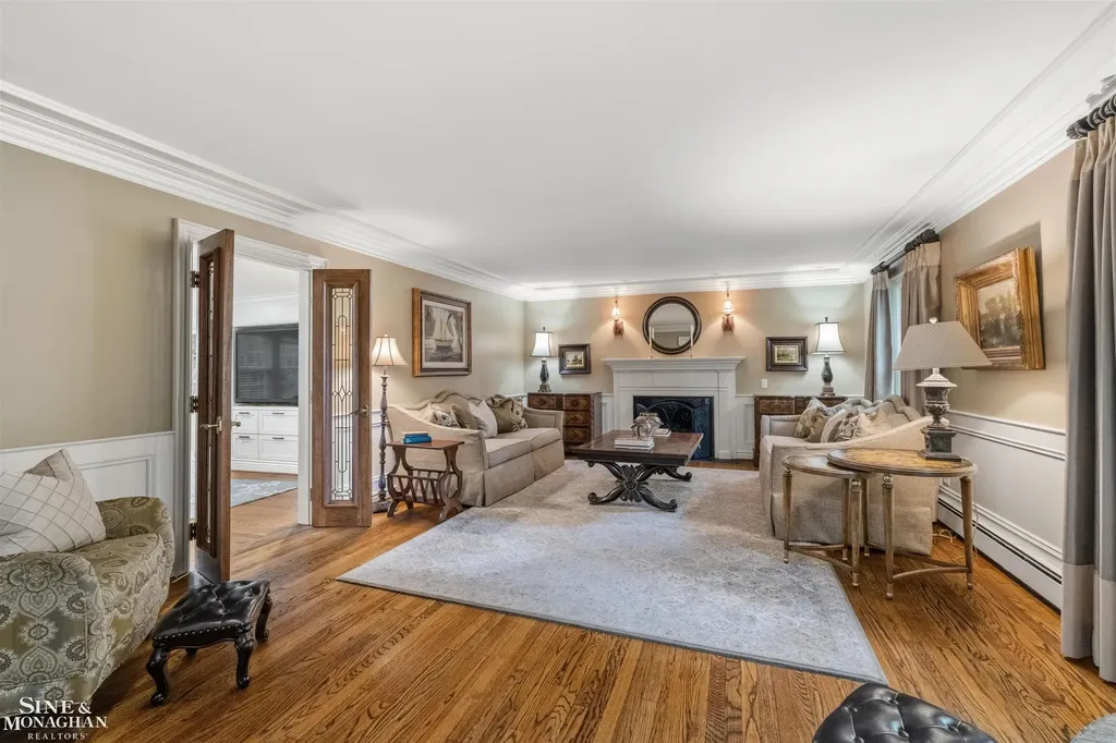 586 University Place Grosse Pointe City MI 48230