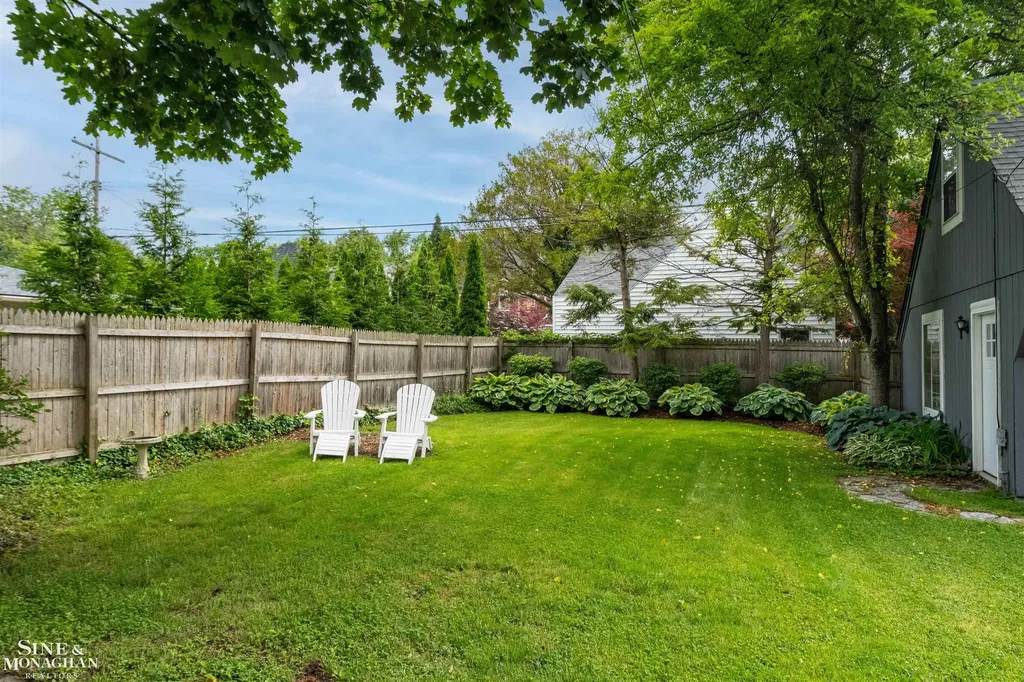 586 University Place Grosse Pointe City MI 48230