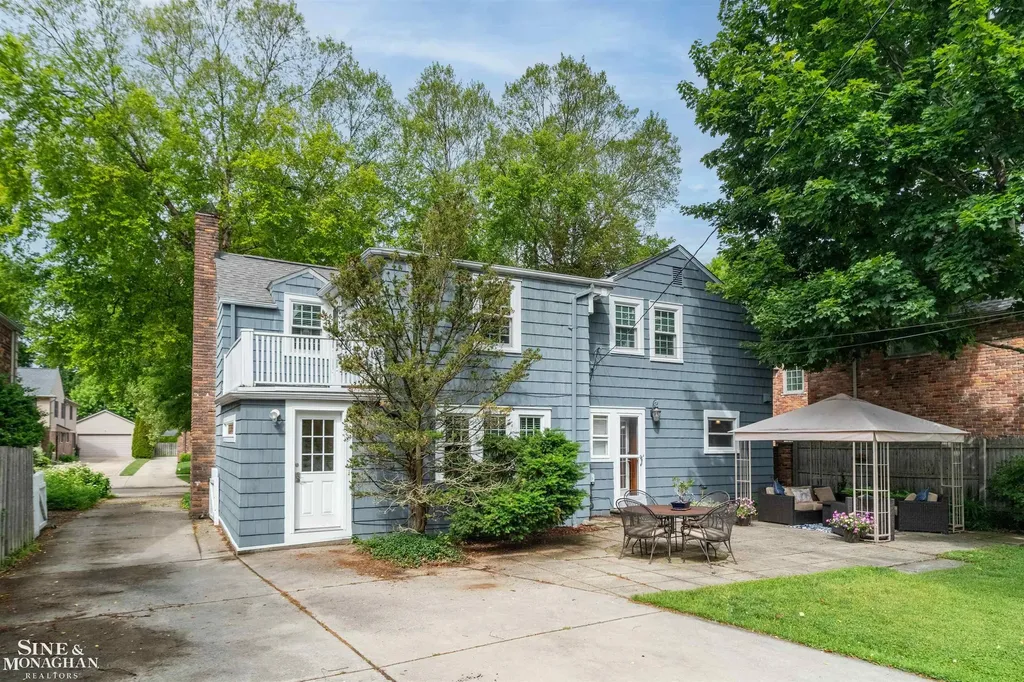 586 University Place Grosse Pointe City MI 48230