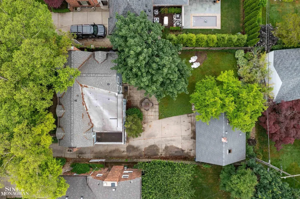586 University Place Grosse Pointe City MI 48230