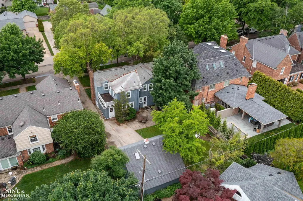 586 University Place Grosse Pointe City MI 48230