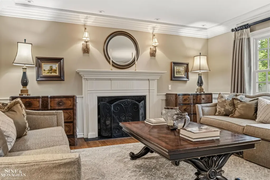 586 University Place Grosse Pointe City MI 48230