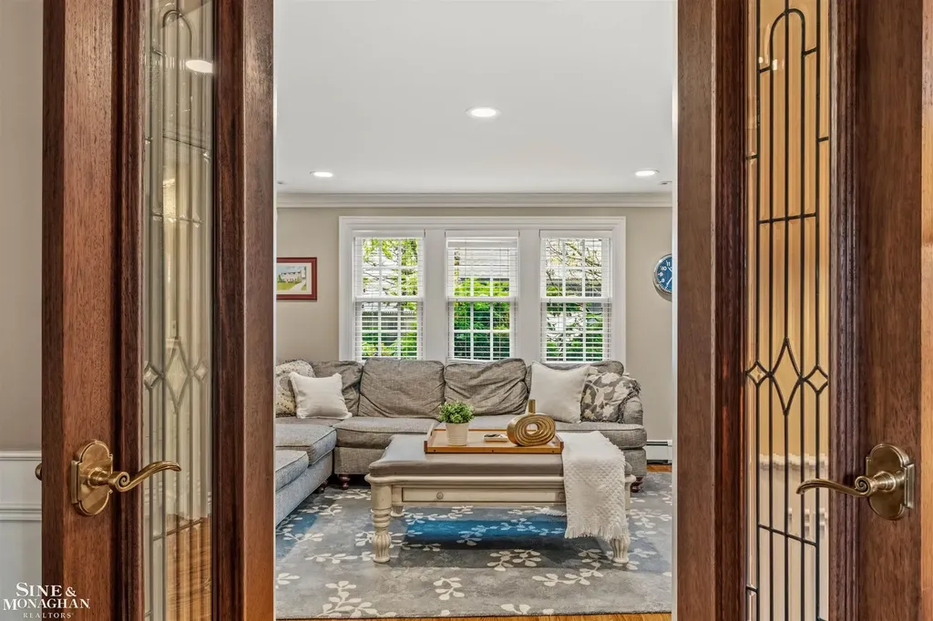 586 University Place Grosse Pointe City MI 48230