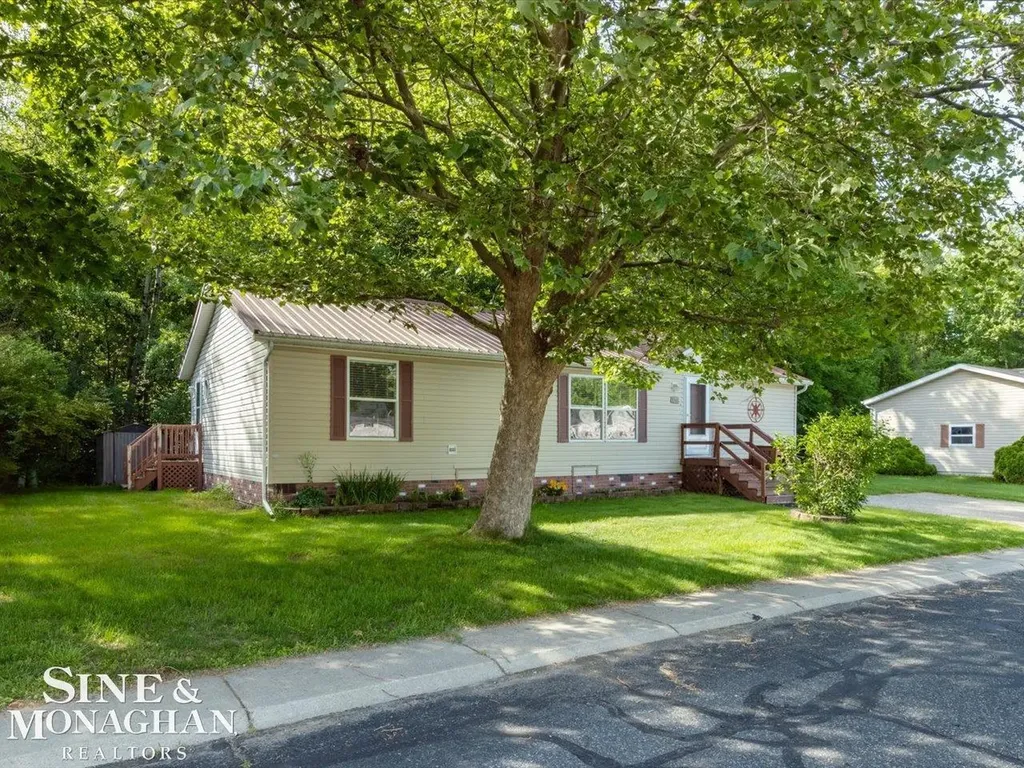 127 Hidden Springs Street Fort Gratiot Charter Township MI 48059