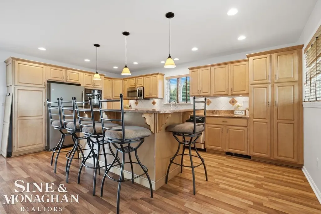6036 River Road East China Township MI 48054