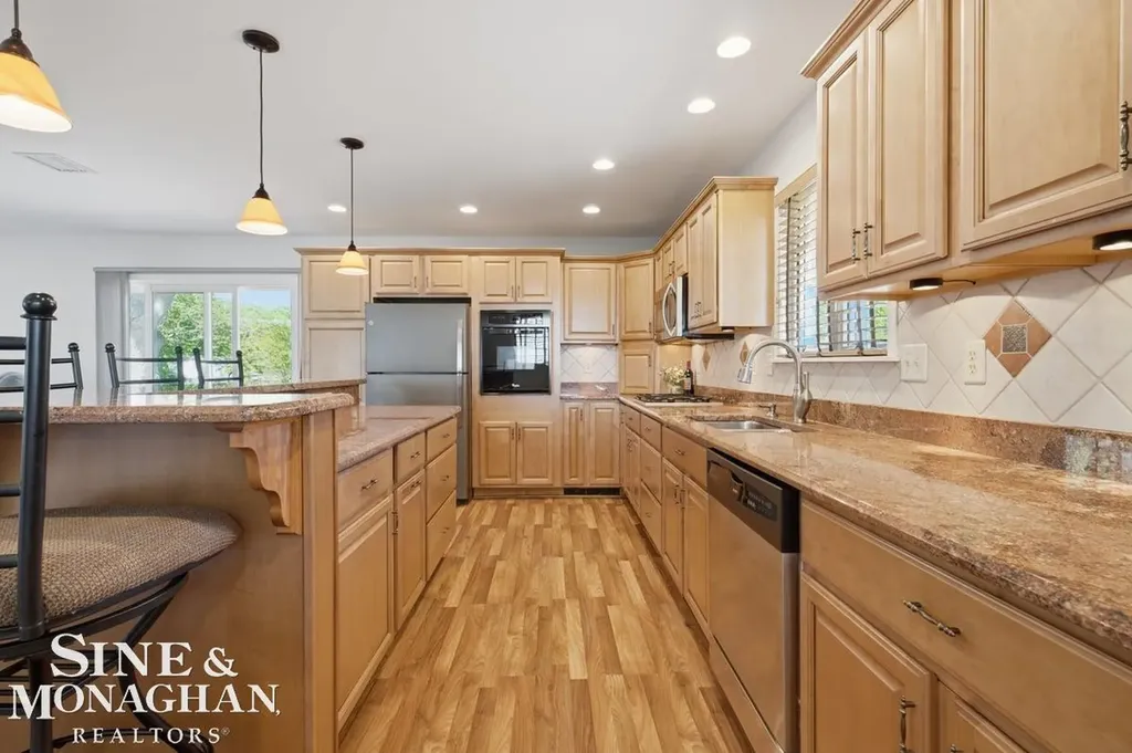 6036 River Road East China Township MI 48054