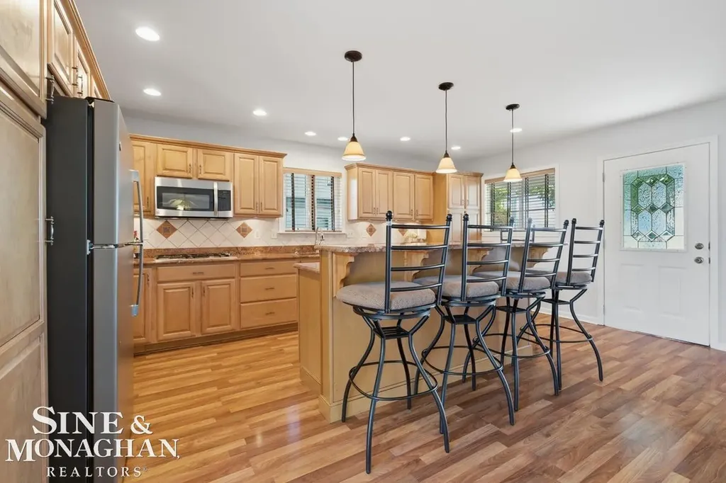 6036 River Road East China Township MI 48054