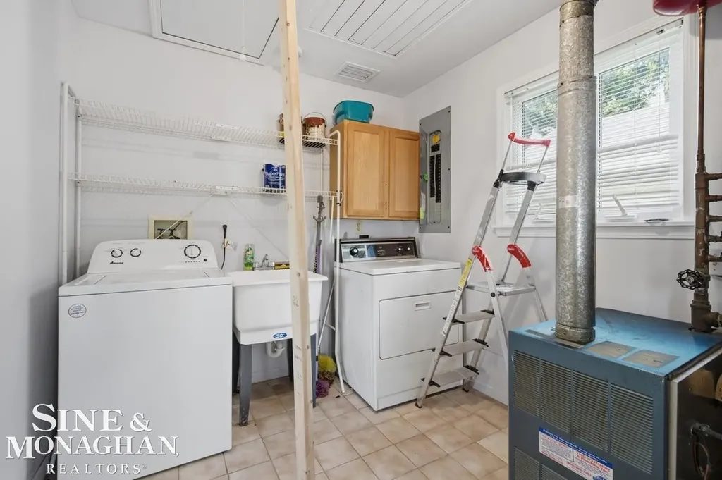 6036 River Road East China Township MI 48054
