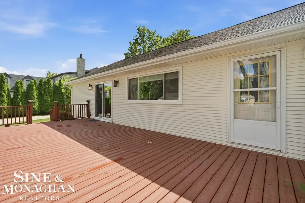 6036 River Road East China Township MI 48054